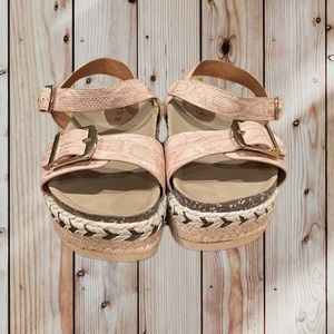 Refresh Pink Snakeskin Platform Sandals. Size 35